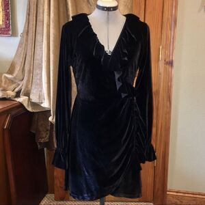 Sukiso short ruffled velvet dress in black